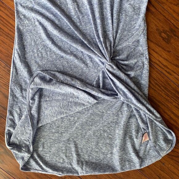 VS knotted front tunic tank top. Small - Picture 2 of 4